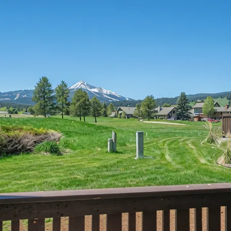 Amazing Mountain Views, Walk to Ski Shuttle! in the Heart of Big Sky Golf