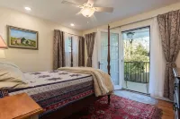 Rugby Road Residential -RRR- near UVa and downtown - balcony