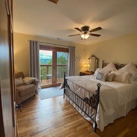 Spectacular Mountain & Sunset Views! Spacious Home Sleeps 12! Ping Pong/Hot Tub!
