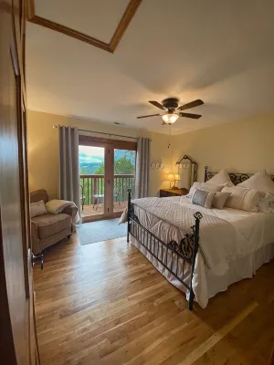 Spectacular Mountain & Sunset Views! Spacious Home Sleeps 12! Ping Pong/Hot Tub! - 3 tähden