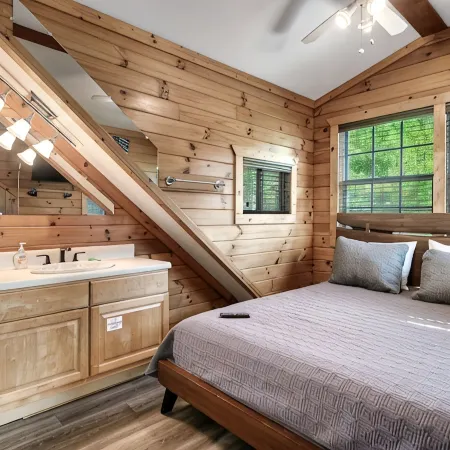 Secluded, renovated, cabin with gorgeous mountain views, firepit, hot tub
