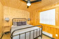 Beautiful Lake Sallie Views, Newly Updated Barbara Beach Lake Home - Boutique