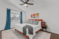 Round Rock Retreat: Downtown Kalahari RR Sports Complex Hot Tub Game Room - Bungalows