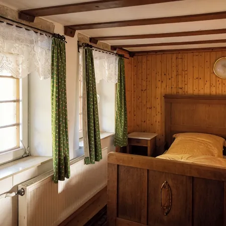 Sleep like in the old days in the beautiful Eifel. Pets are very welcome!