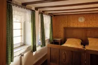 Sleep like in the old days in the beautiful Eifel. Pets are very welcome!