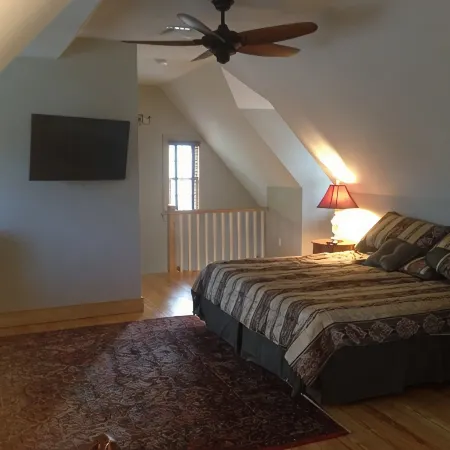 Carpenter St. Cottage In the Heart of St Michaels Village - Large Screened Porch
