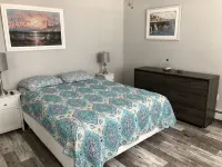 Gorgeous Beach House, Top Location! Walk to Beach, Ice Cream, Eateries. Dogs OK - 3-Star