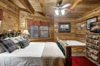 Smoky Cabin Private Indoor Hot Pool, Hot Tub, Theater, Rafting & Tubing 15 Min!! - Pools