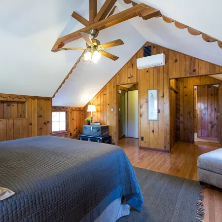 Charming Downtown Home with Wine Nearby. Pet Friendly!!