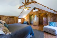 Charming Downtown Home with Wine Nearby. Pet Friendly!! - 방갈로