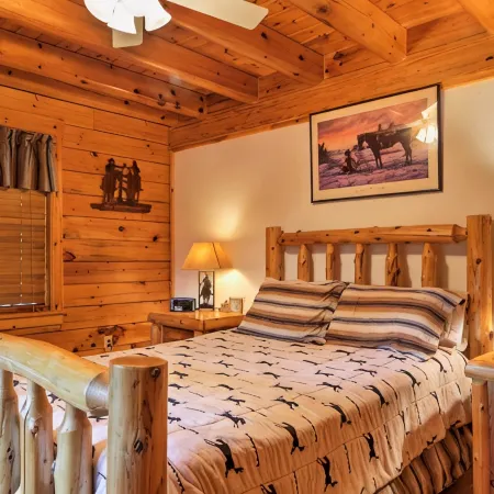 NEW! FOLEY'S LOG CABIN with Hot Tub
