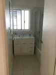 Entire House 3 bedrooms, 5 minute walk to town centre and 1 minute to beach - โฮมสเตย์