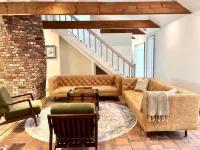 Luxe Cape Cod Farmhouse. Walk to Ellis Landing Beach! - Boutique