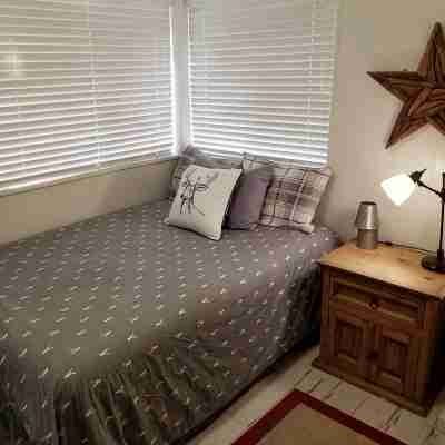 Bear’s Lair Cabin, Willow Cove, Bass Lake Rooms