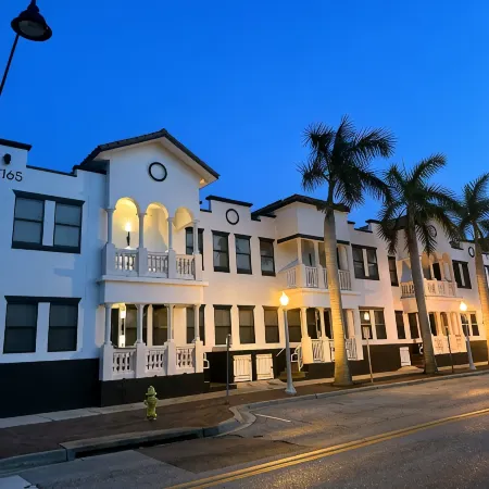 Chic & Cozy River District Townhouse