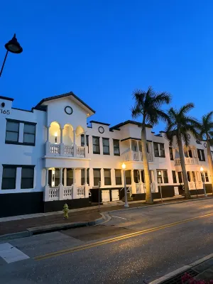 Chic & Cozy River District Townhouse - Bungalows