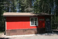 Tiny Red Farmhouse centrally located in Columbia Falls - Chalets