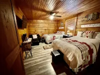 The Fabulous Black Hawk Log CabinFamily and Pet - friendly - Balkoner