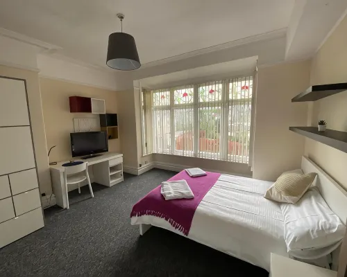 Abbeyfield Guesthouse Hotels near 20 Forthlin Road