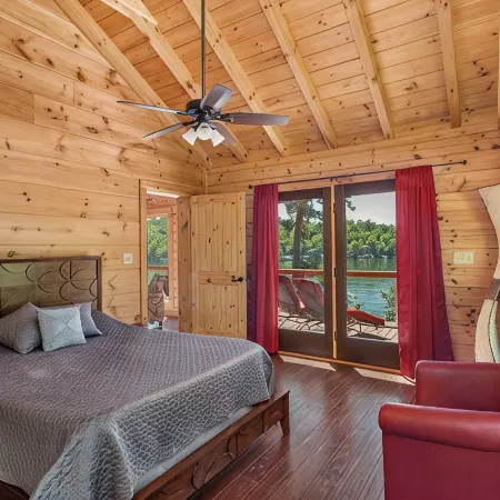 Amazing LAKE FRONT Log Cabin