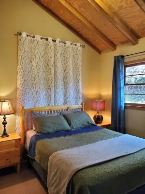 Cozy Ridge Top Mountain Cabin - A World Away - Hytter