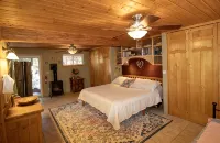 Chateau in the Pines: 3Bed, 2Bath Just 10 Min to Prescott Town Center - 小木屋