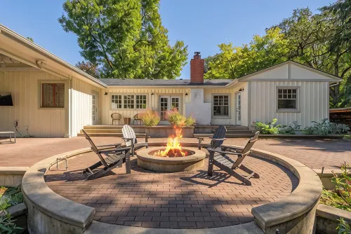 Luxury Riverfront Escape- Hot Tub & Fire Pit - 4つ星