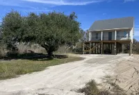 NEW!  FISHING, HUNTING COTTAGE 4 Bedrooms, 2 King beds, 4 Queen Beds, Sleeps 12 - 3-Star