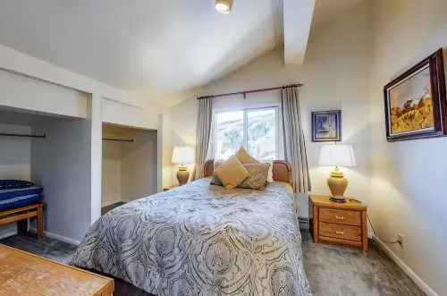 Charming Mountain Cabin Huge Condo Steps to Gondola! Pool, Hot Tub and Views! - 3-نجوم
