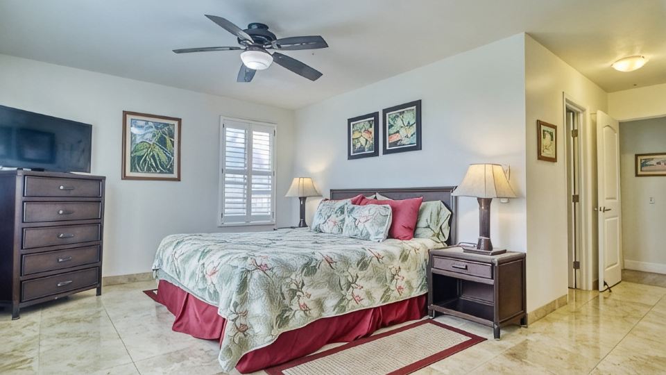 A Welcoming Beachfront 2BR/2BA, Vacation Home, W/D, AC, STEPS TO BEACH!