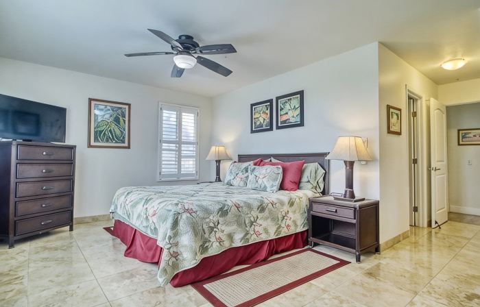 A Welcoming Beachfront 2BR/2BA, Vacation Home, W/D, AC, STEPS TO BEACH!