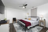 3 Bed 2 Bath Renovated Cozy Farmhouse - 3-Star