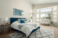 Lakefront Home complete with Mountain Views, Pool, Putting Green & Paddle Boat! - 私人泳池