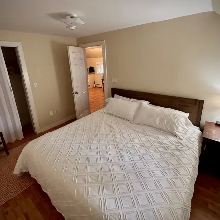 Cozy 1 king bed Apt Minutes to Okemo (Pet Friendly)