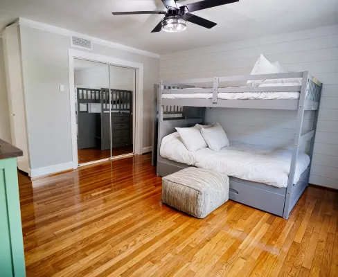 Mid-Century Modern - 3600sqft - 1 Mile to CBDHistoric Surroundings, Walk to CBD - Balkon