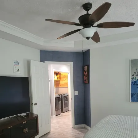 Family and small dogs friendly. Close to interstate, 15 minutes from Nashville