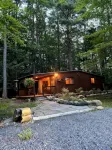 🐎Saratoga Track & Streamside Retreat 🌲 - Relax, Hike, Shop & Dine! - Hytter