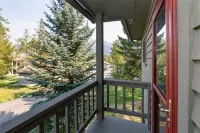 Relax in beautiful Big Sky located just minutes from skiing and Town Square! - Pools