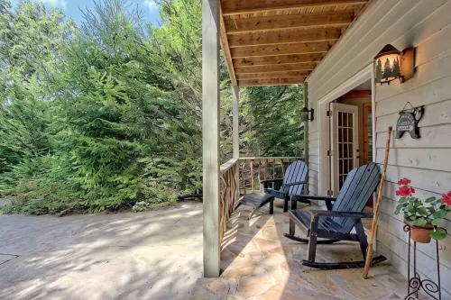 Beautiful lodge, 4 king bedrooms, all with private baths! 5 decks to enjoy. - Gym