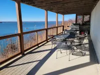 The Barge Inn has amazing views of beautiful Kentucky Lake. -  Ferienhäuser