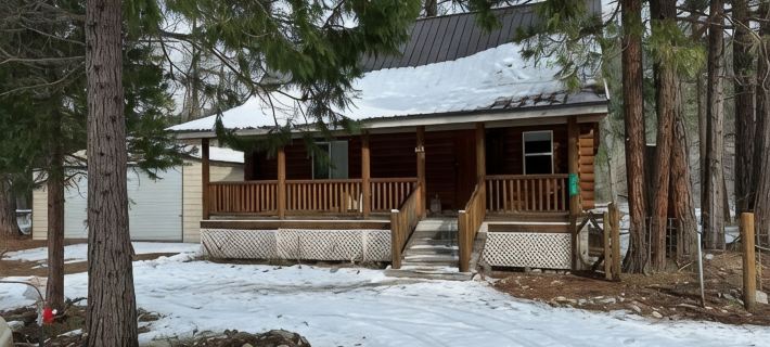 Cozy Log Cabin with private access to the Trinity River! Hoteles en Condado de Trinity