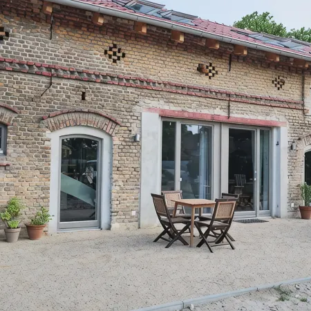 Large Maisonette Apartment "Eisvogel" in Former Stable, 3 Minutes to the Lake