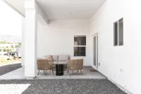 Newly Built Home with Mountain Views perfect for your next Desert Escape - Mountain view