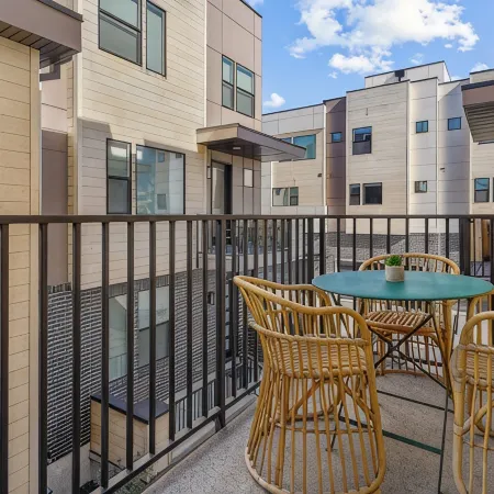 Downtown Modern 3-Bed Townhome with Bright, Upgraded Interiors & Books to read