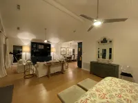 翻新馬丁湖畔帕克溪開闊湖景度假屋 - 民宿