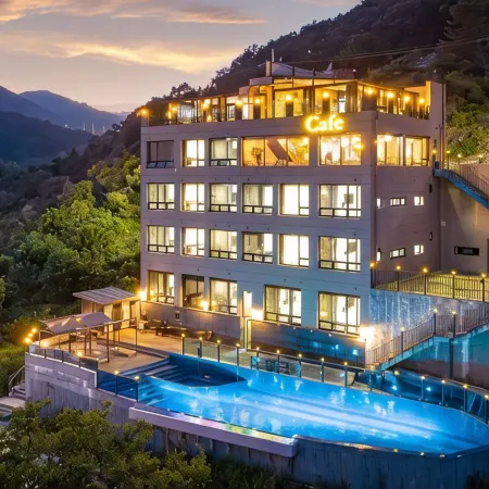 Yeosu le Paradis Ocean View Spa Pension