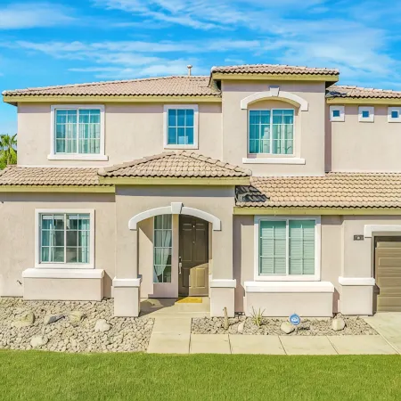 Beautiful 5 BR house with Olympic size Pool and SPA in Indio
