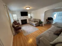 Charming, newly renovated Tudor home next to Morningside University! - 4 ดาว