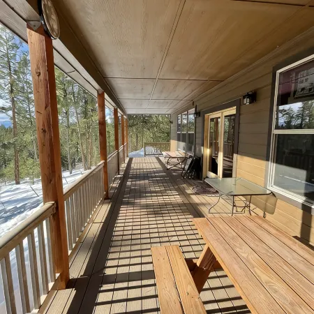 Secluded cabin on 6 acres- wood fireplace- sleeps 11