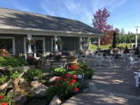 Sidell's Sturgeon River Log Cabin - Bonfire Pit, WiFi, Biking Trails, Rafting - Chalets
